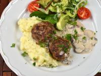 Rådjursbiffar med svampsås